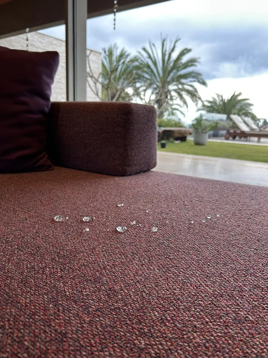 Gotas paradas sobre tecido impermeabilizado